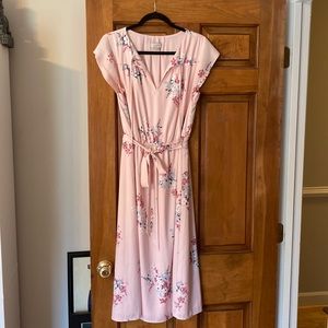 Beautiful Soft Pink Dress! Short flutter sleeves, hits just above the knee!